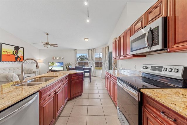 791 SW Hillsboro Cir, Port St. Lucie, FL 34953