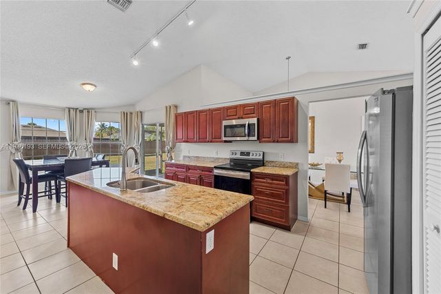 791 SW Hillsboro Cir, Port St. Lucie, FL 34953