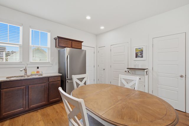589 Blueway Avenue, Summerville, SC 29486
