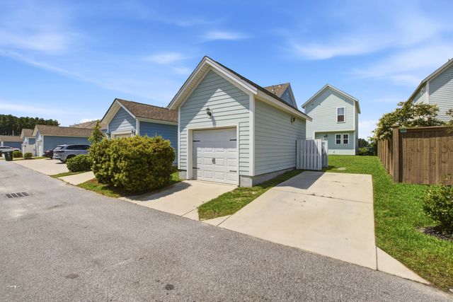 589 Blueway Avenue, Summerville, SC 29486