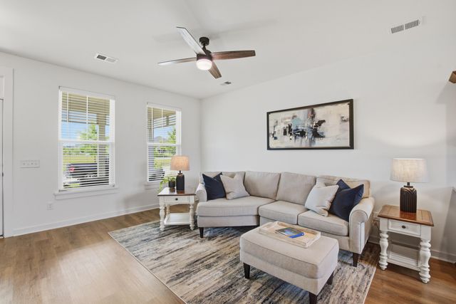 589 Blueway Avenue, Summerville, SC 29486