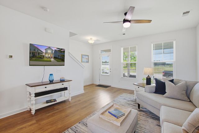 589 Blueway Avenue, Summerville, SC 29486