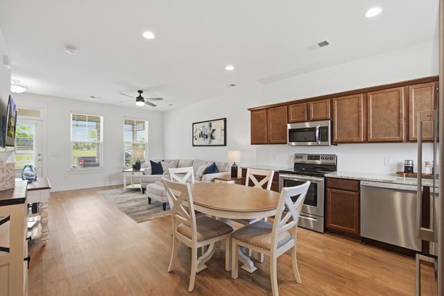 589 Blueway Avenue, Summerville, SC 29486