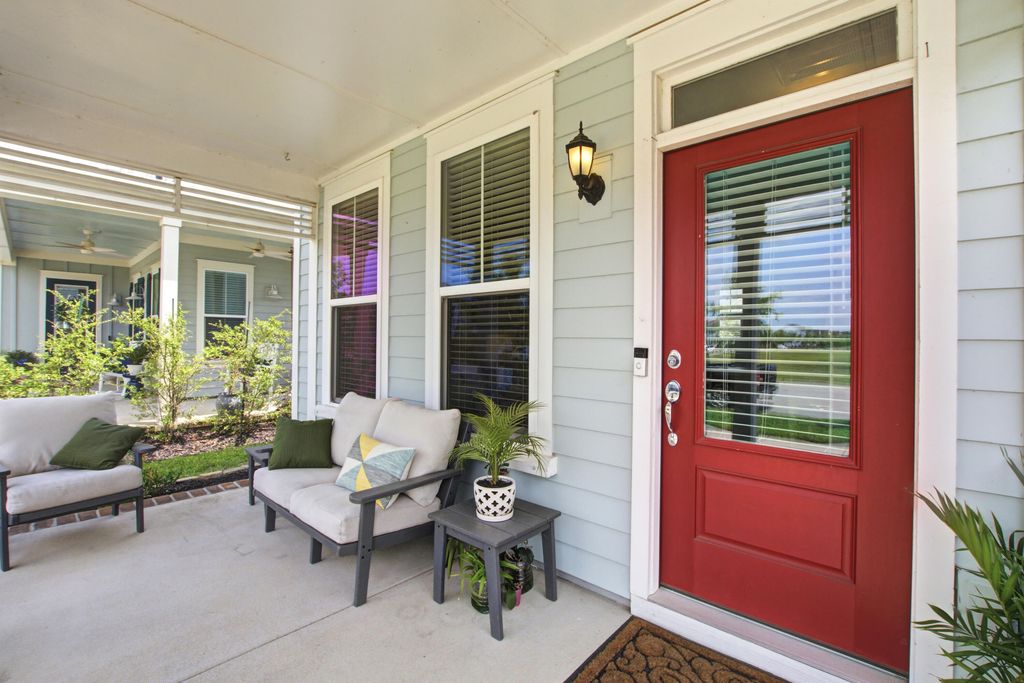 589 Blueway Avenue, Summerville, SC 29486