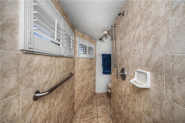 3229 SE 1st CT, Cape Coral, FL 33904