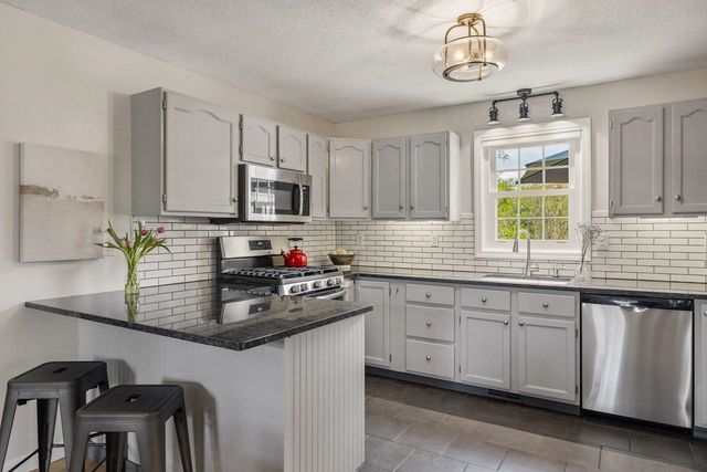 95 Willowbrook Avenue, Stratham, NH 03885