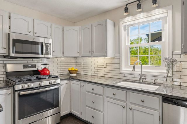 95 Willowbrook Avenue, Stratham, NH 03885