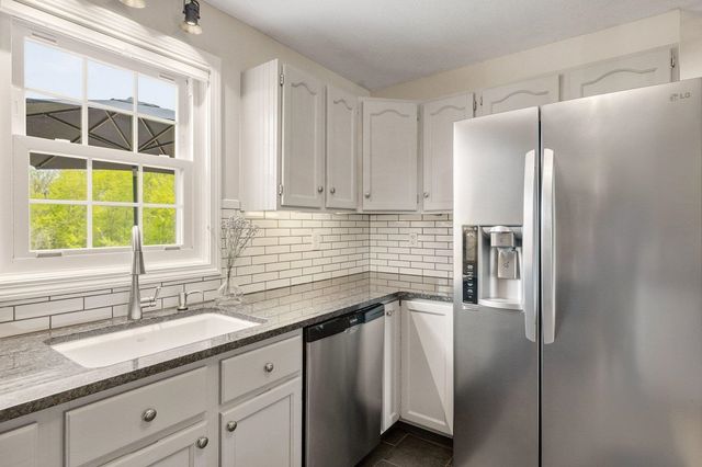 95 Willowbrook Avenue, Stratham, NH 03885