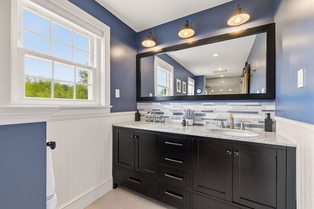95 Willowbrook Avenue, Stratham, NH 03885