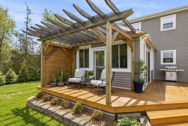 95 Willowbrook Avenue, Stratham, NH 03885