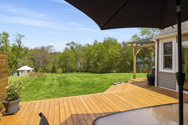 95 Willowbrook Avenue, Stratham, NH 03885