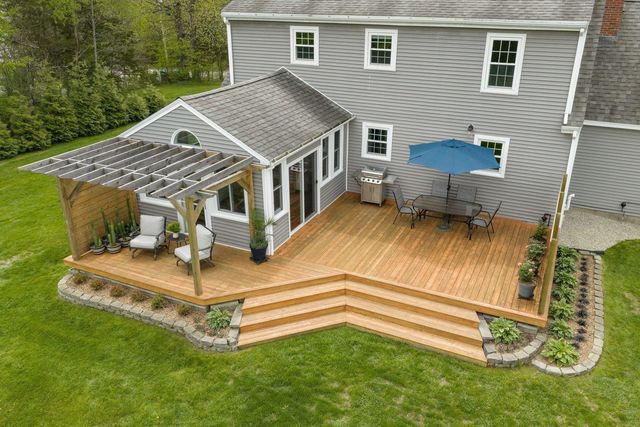 95 Willowbrook Avenue, Stratham, NH 03885