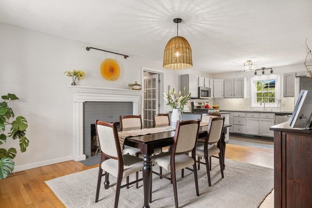 95 Willowbrook Avenue, Stratham, NH 03885