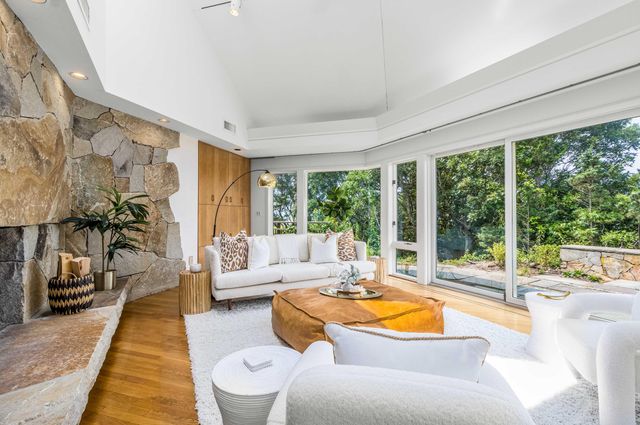 44 Carey Lane, Falmouth, MA 02540