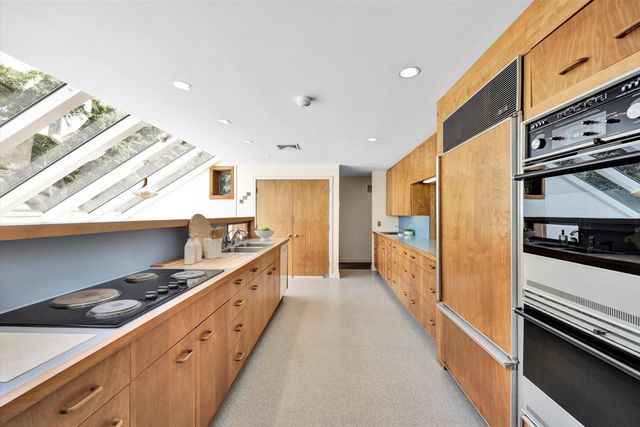 44 Carey Lane, Falmouth, MA 02540