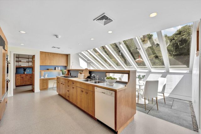 44 Carey Lane, Falmouth, MA 02540