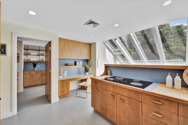 44 Carey Lane, Falmouth, MA 02540