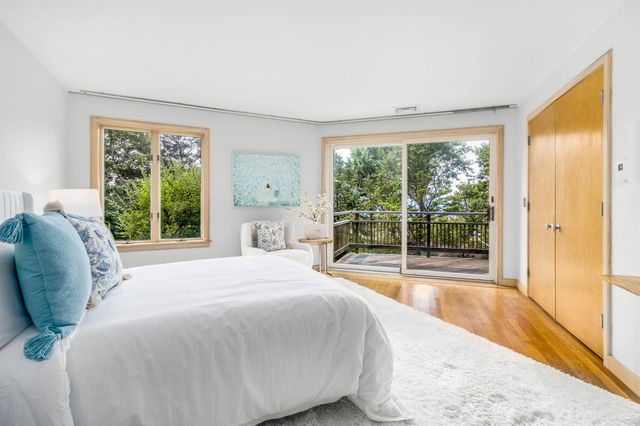 44 Carey Lane, Falmouth, MA 02540