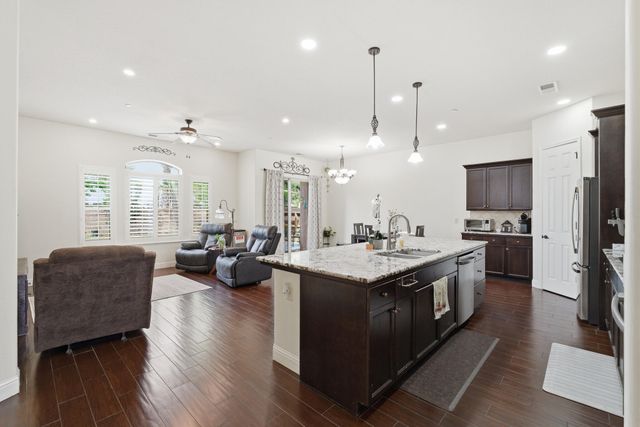 11327 N Via Napoli Drive, Fresno, CA 93730