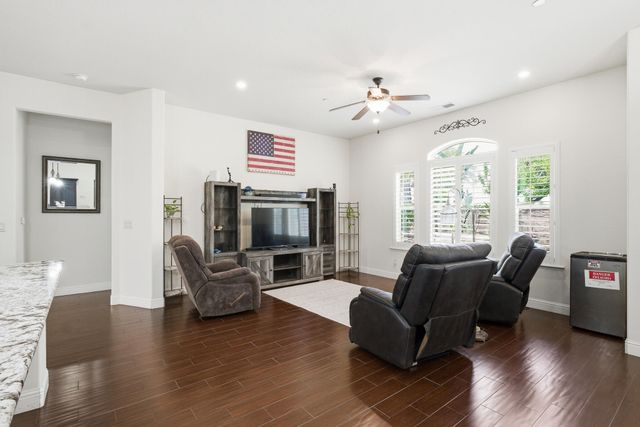 11327 N Via Napoli Drive, Fresno, CA 93730