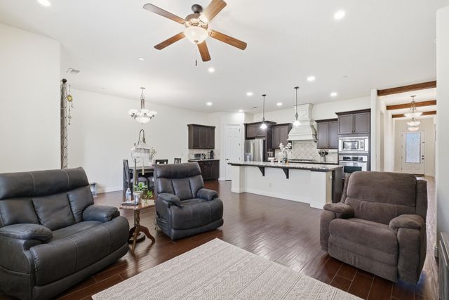 11327 N Via Napoli Drive, Fresno, CA 93730