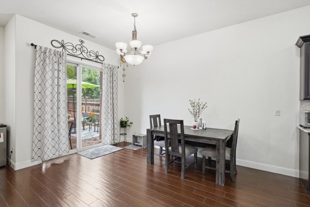 11327 N Via Napoli Drive, Fresno, CA 93730