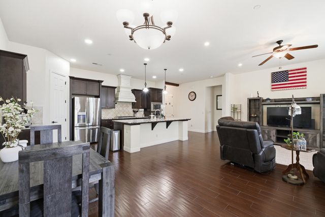 11327 N Via Napoli Drive, Fresno, CA 93730