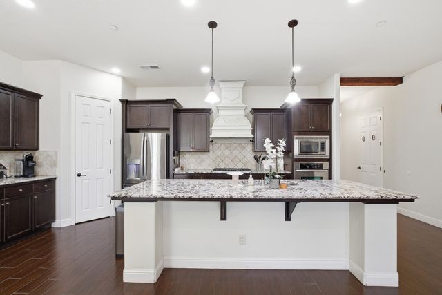 11327 N Via Napoli Drive, Fresno, CA 93730