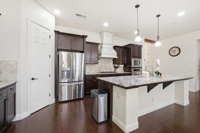 11327 N Via Napoli Drive, Fresno, CA 93730