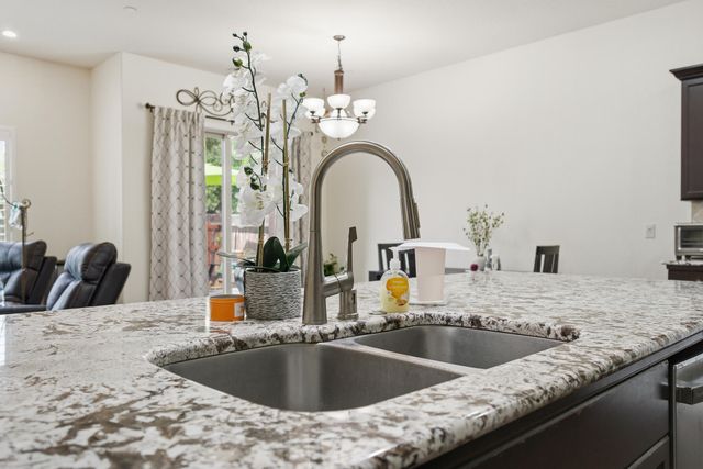 11327 N Via Napoli Drive, Fresno, CA 93730