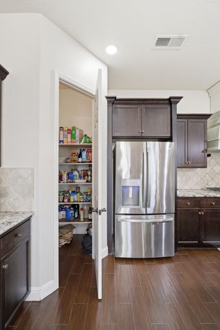 11327 N Via Napoli Drive, Fresno, CA 93730