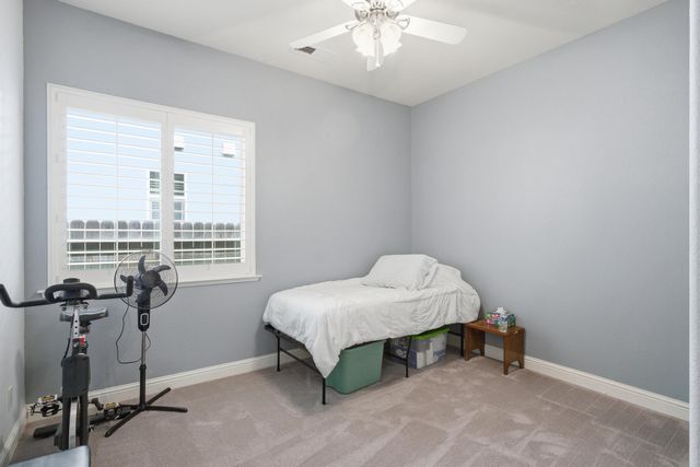 11327 N Via Napoli Drive, Fresno, CA 93730