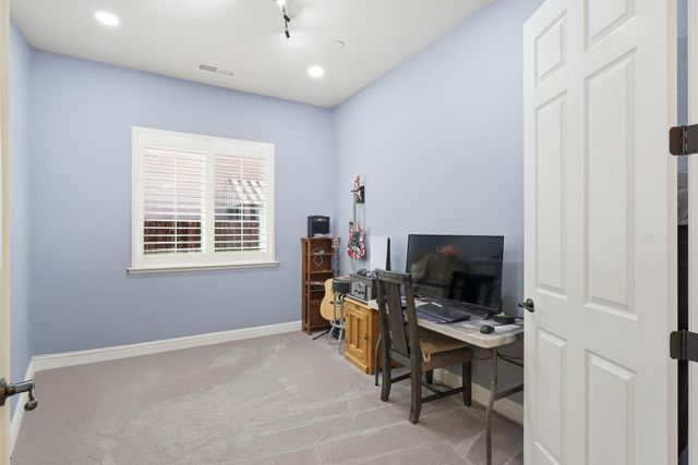 11327 N Via Napoli Drive, Fresno, CA 93730