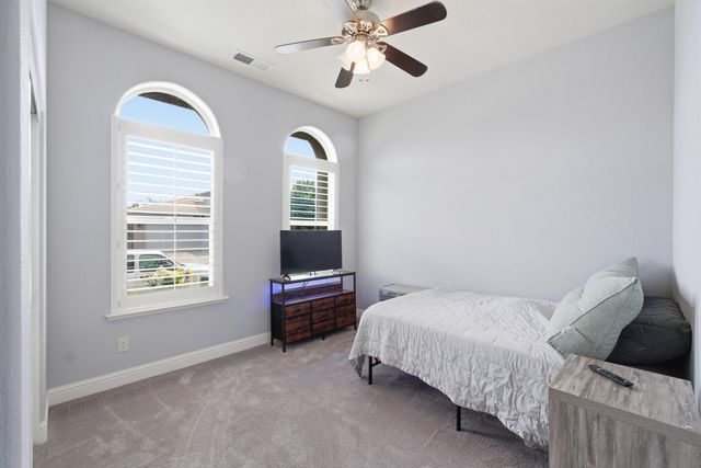 11327 N Via Napoli Drive, Fresno, CA 93730