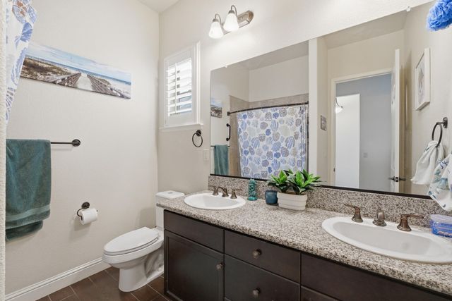 11327 N Via Napoli Drive, Fresno, CA 93730