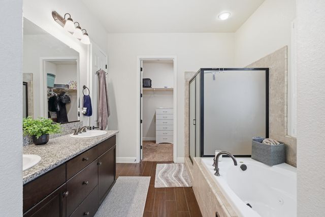 11327 N Via Napoli Drive, Fresno, CA 93730