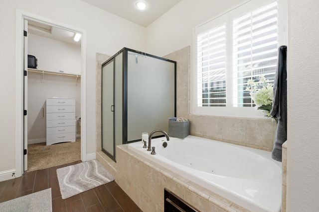 11327 N Via Napoli Drive, Fresno, CA 93730