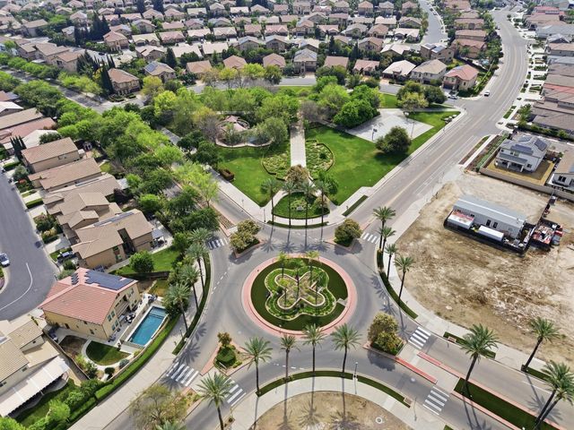 11327 N Via Napoli Drive, Fresno, CA 93730