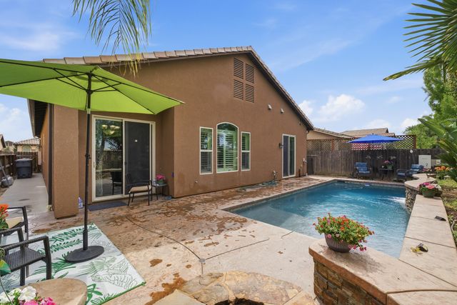 11327 N Via Napoli Drive, Fresno, CA 93730