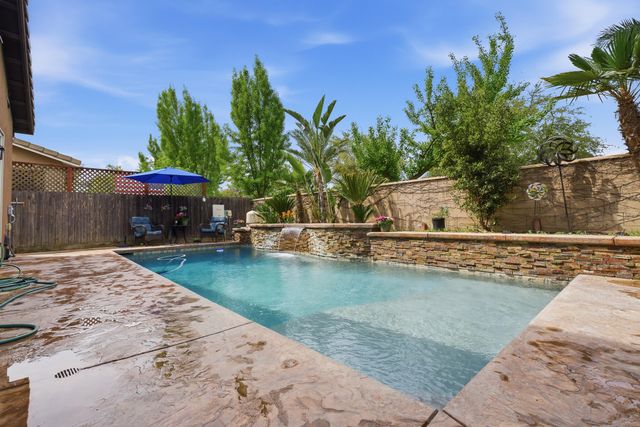 11327 N Via Napoli Drive, Fresno, CA 93730