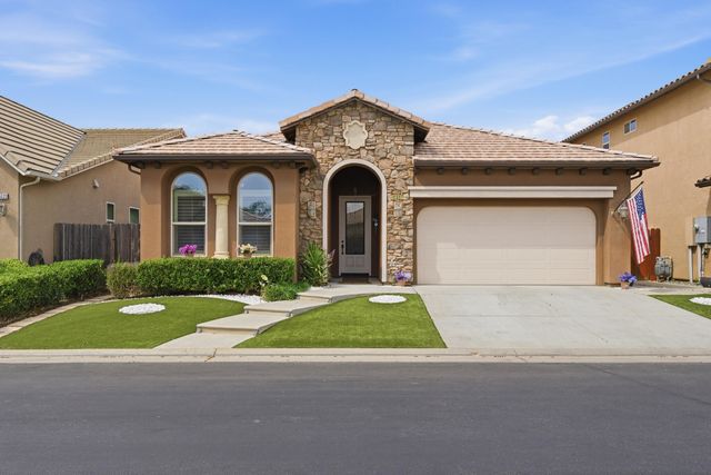 11327 N Via Napoli Drive, Fresno, CA 93730