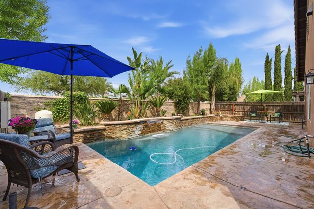 11327 N Via Napoli Drive, Fresno, CA 93730