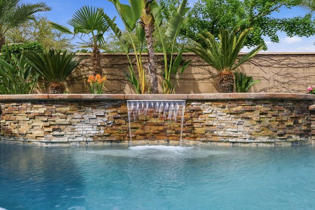 11327 N Via Napoli Drive, Fresno, CA 93730