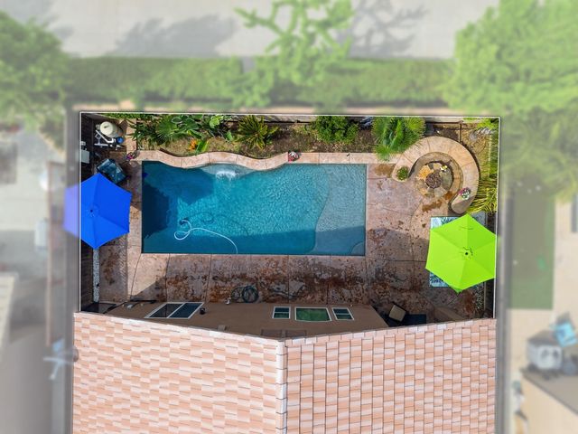 11327 N Via Napoli Drive, Fresno, CA 93730