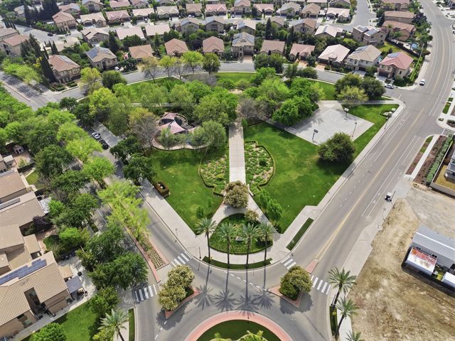 11327 N Via Napoli Drive, Fresno, CA 93730