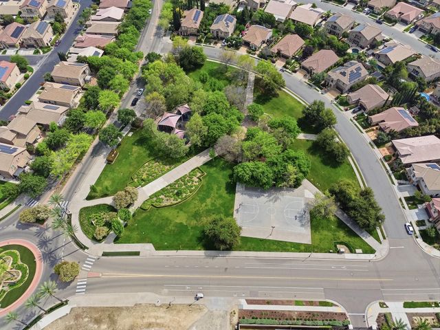 11327 N Via Napoli Drive, Fresno, CA 93730