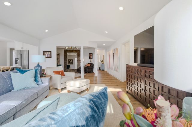 1104 LACOSTA CT, Columbia, MO 65203