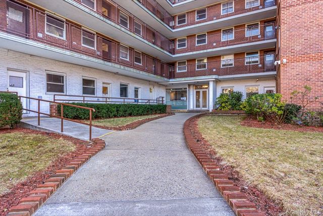 9740 62nd Drive 14N, Rego Park, NY 11374