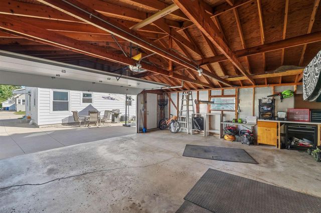855 W 12TH AVENUE, Oshkosh, WI 54902