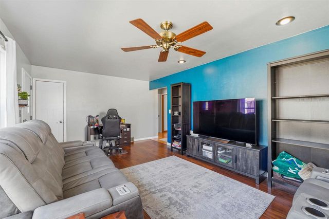855 W 12TH AVENUE, Oshkosh, WI 54902